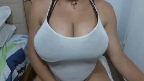 Snapshot of sofiabigtitsts chatting on 10.22.25 sofi online show from 10.22.25