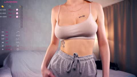 Hi My name is Sofia Welcome to my room Please thumbs up - its important online show from 01.10.25