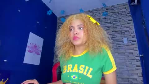 Snapshot of sofiacastillo01 chatting on 02.14.25 sofiacastillo01 online show from 02.14.25