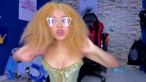 Snapshot of sofiacastillo01 chatting on 02.15.25 sofiacastillo01 online show from 02.15.25