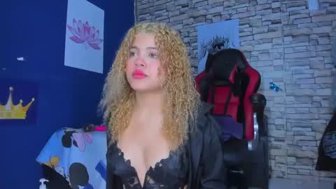 Snapshot of sofiacastillo01 chatting on 02.20.25 sofiacastillo01 online show from 02.20.25