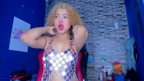 Snapshot of sofiacastillo01 chatting on 02.23.25 sofiacastillo01 online show from 02.23.25