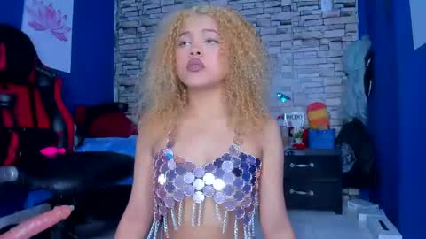 Snapshot of sofiacastillo01 chatting on 02.23.25 sofiacastillo01 online show from 02.23.25