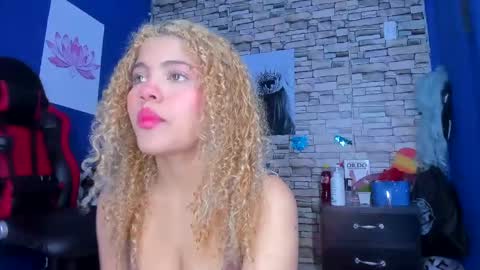 Snapshot of sofiacastillo01 chatting on 03.02.25 sofiacastillo01 online show from 03.02.25