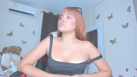 Snapshot of sofiacastillo01 chatting on 10.23.25 sofiacastillo01 online show from 10.23.25
