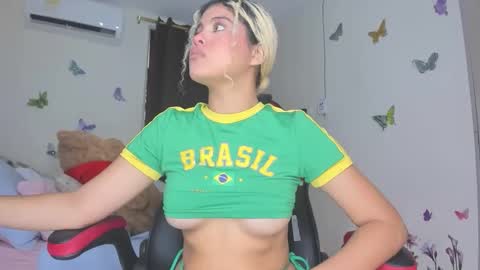 sofiacastillo01 online show from 11.15.25