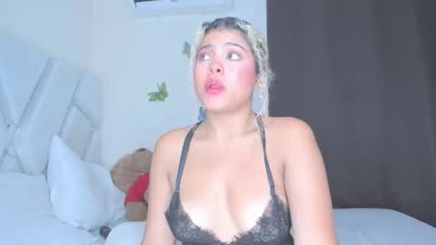 sofiacastillo01 online show from 04.05.26