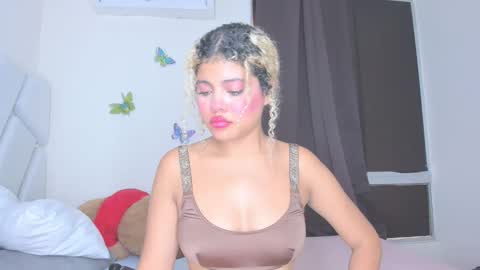 Snapshot of sofiacastillo01 chatting on 04.20.26 sofiacastillo01 online show from 04.20.26