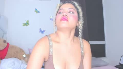 Snapshot of sofiacastillo01 chatting on 04.21.26 sofiacastillo01 online show from 04.21.26