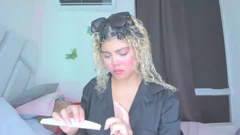 Snapshot of sofiacastillo01 chatting on 04.28.26 sofiacastillo01 online show from 04.28.26