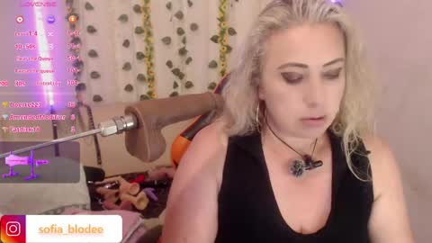 Snapshot of sofiacurvy45 chatting on 05.27.26 sofiacurvy45 online show from 05.27.26