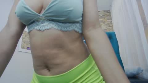 Snapshot of sofianena chatting on 01.21.25 love online show from 01.21.25