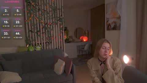 Sofia Help me overcome shynes with 100 thumbs up online show from 11.03.25