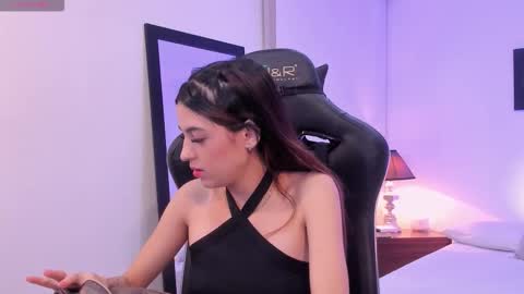 Sofia  Help me reach 5K followers  online show from 11.13.25