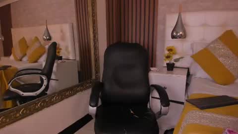 Snapshot of sofiathoompson chatting on 06.17.26 sofiathoompson online show from 06.17.26