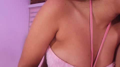 Snapshot of sofiavelezz_ chatting on 05.07.26 Sofia Velez online show from 05.07.26