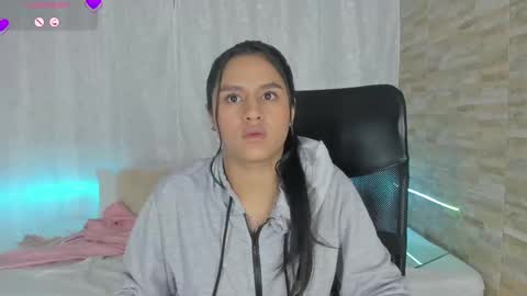 Snapshot of sofiaxmiller chatting on 03.12.25 Danna Sofia online show from 03.12.25