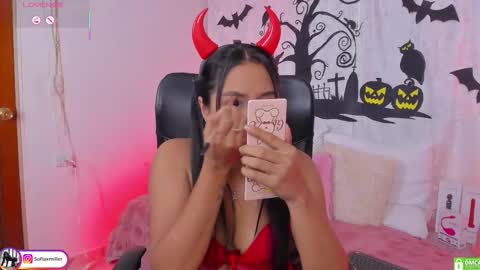 Snapshot of sofiaxmiller chatting on 10.17.25 Danna Sofia online show from 10.17.25