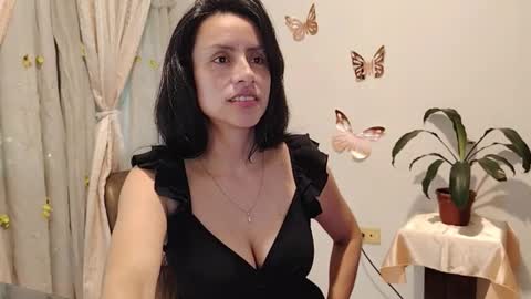 Sofi Bella online show from 11.23.25