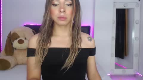 Snapshot of sofiievans_ chatting on 10.11.25   online show from 10.11.25