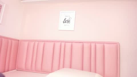 Snapshot of soft_rose_ chatting on 12.14.25 Rose online show from 12.14.25