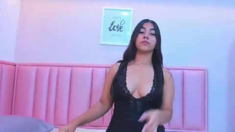 Snapshot of soft_rose_ chatting on 12.19.25 Rose online show from 12.19.25