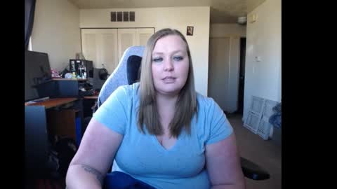 Snapshot of softerpeaches chatting on 01.14.25 Rose online show from 01.14.25