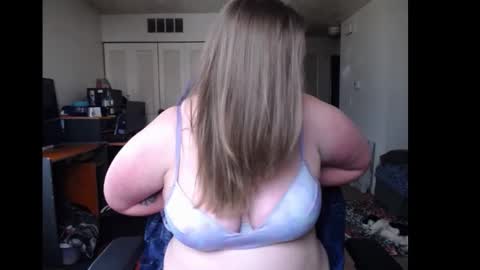 Snapshot of softerpeaches chatting on 02.07.25 Rose online show from 02.07.25