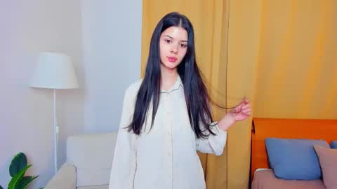 Snapshot of softlyy_bold chatting on 10.21.25 Alice online show from 10.21.25