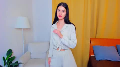 Snapshot of softlyy_bold chatting on 10.25.25 Alice online show from 10.25.25