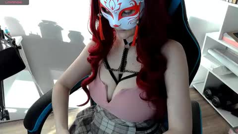 Snapshot of softvoltage_ chatting on 06.04.26 Nika Schwarz online show from 06.04.26