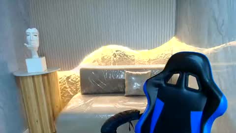 Snapshot of sol__r chatting on 06.14.26 Sun online show from 06.14.26
