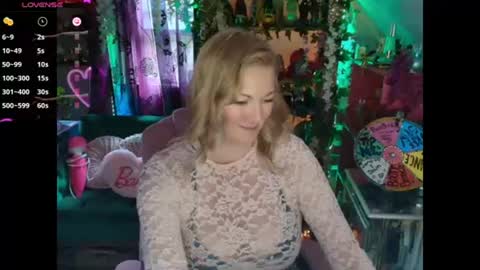 Snapshot of solesticia chatting on 06.17.26 solesticia online show from 06.17.26