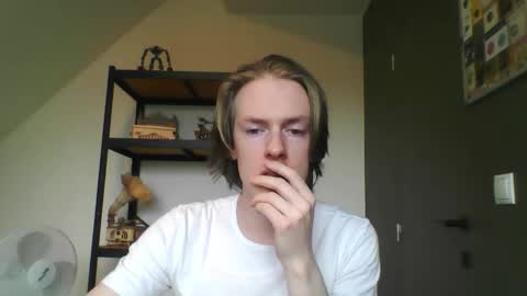 Snapshot of solomongumball chatting on 12.17.25 SOL online show from 12.17.25