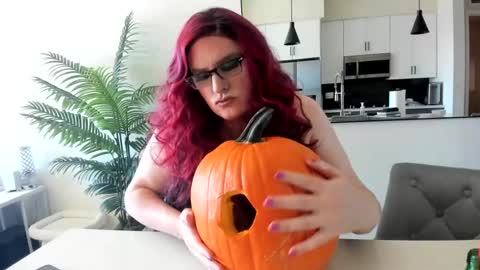 Snapshot of someonespeicial chatting on 10.27.25 someonespeicial online show from 10.27.25