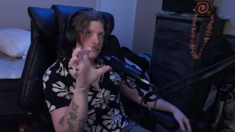 Snapshot of somethinqfunny chatting on 04.08.26 Lover Boi online show from 04.08.26