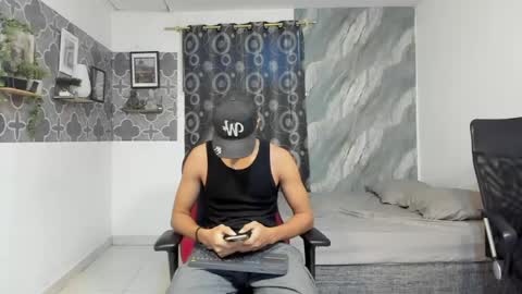 Snapshot of son_hades chatting on 05.14.26 son_hades online show from 05.14.26