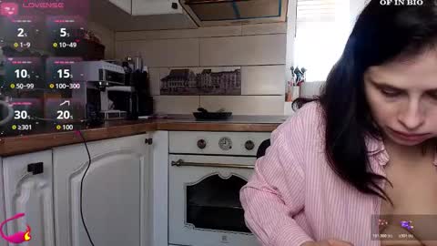 Snapshot of soniavibes chatting on 02.25.26 Sonia online show from 02.25.26