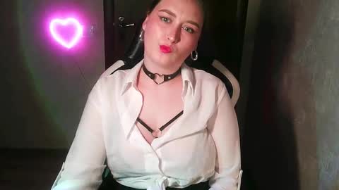 Snapshot of sonibear chatting on 09.18.25 OksiFels online show from 09.18.25