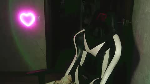 Snapshot of sonibear chatting on 09.24.25 OksiFels online show from 09.24.25