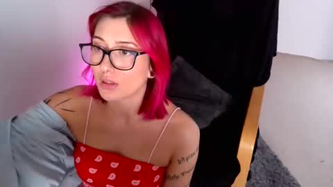 Snapshot of sonjaprivat69 chatting on 02.12.25 Sonja online show from 02.12.25