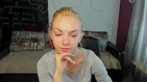 Snapshot of sonnysofia chatting on 04.23.26 Sonya online show from 04.23.26