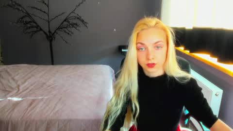Snapshot of sonnysofia chatting on 04.29.26 Sonya online show from 04.29.26