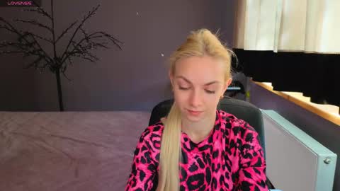 Snapshot of sonnysofia chatting on 05.05.26 Sonya online show from 05.05.26
