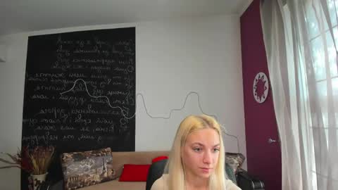 Snapshot of sonnysofia chatting on 05.22.26 Sonya online show from 05.22.26