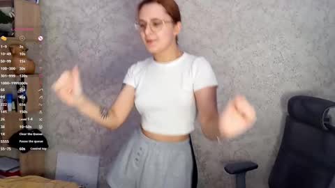 Snapshot of sonya_mikki chatting on 03.10.25 Sonya online show from 03.10.25