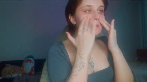 Snapshot of sonya_mikki chatting on 12.16.25 Sonya online show from 12.16.25