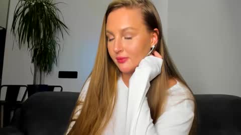 Snapshot of sonyatightt chatting on 01.16.25 Sonya online show from 01.16.25