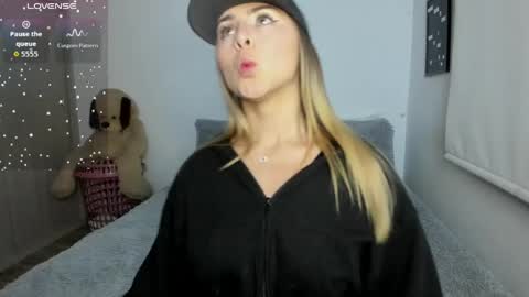 Snapshot of sophi_moreno chatting on 05.14.26 Sofi online show from 05.14.26