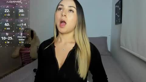 Snapshot of sophi_moreno chatting on 06.12.26 Sofi online show from 06.12.26